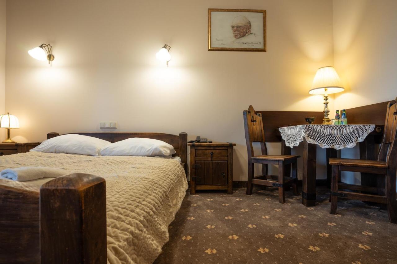 Hotel Trylogia Zielonka  Ngoại thất bức ảnh