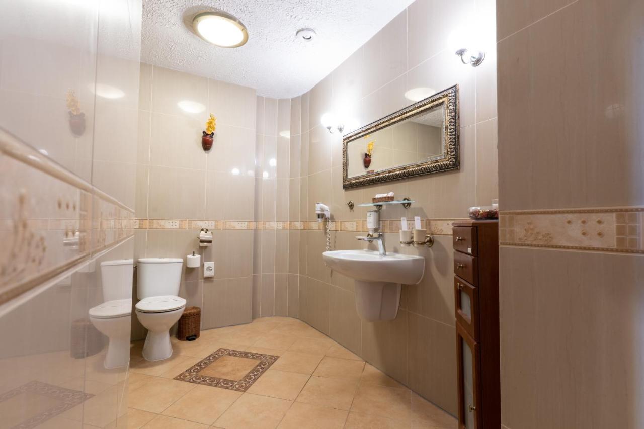 Hotel Trylogia Zielonka  Ngoại thất bức ảnh