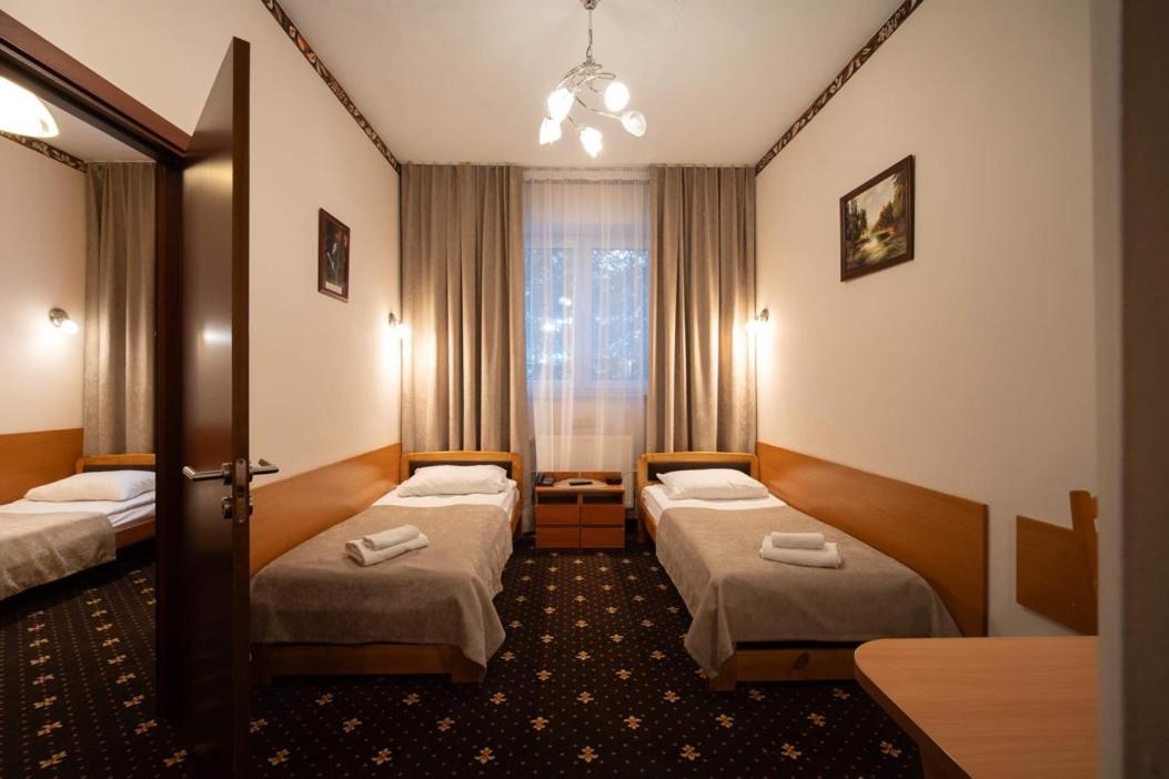 Hotel Trylogia Zielonka  Ngoại thất bức ảnh